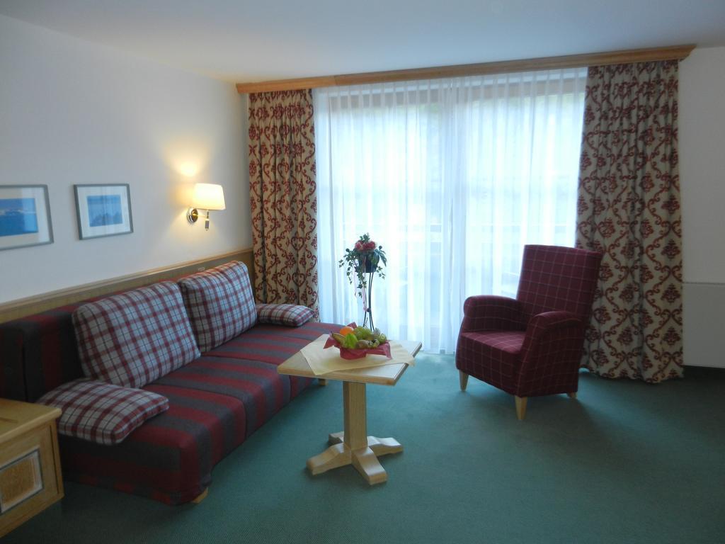 Hotel Am Kofel - Gesundheitszentrum オーバーアマーガウ 部屋 写真